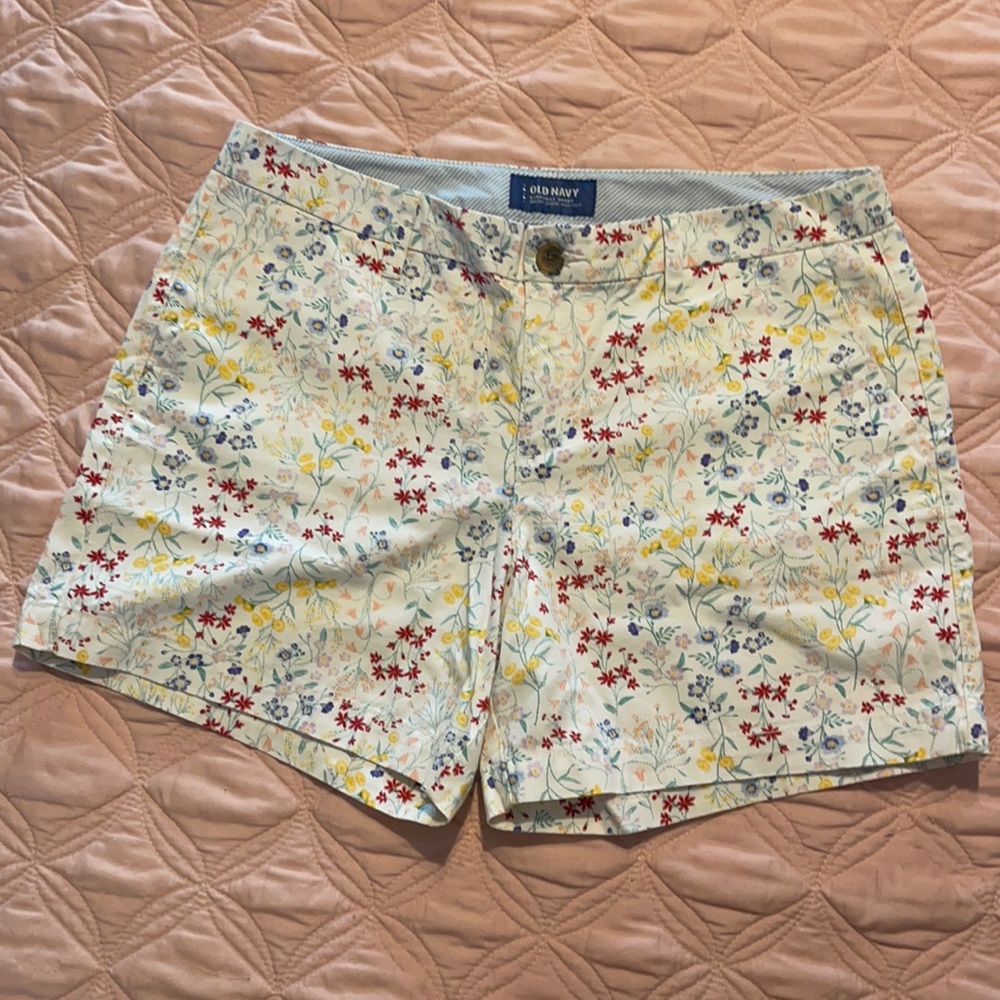 Floral Old Navy shorts.